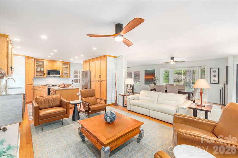 47 Deerwood Dr, Asheville, NC 28805