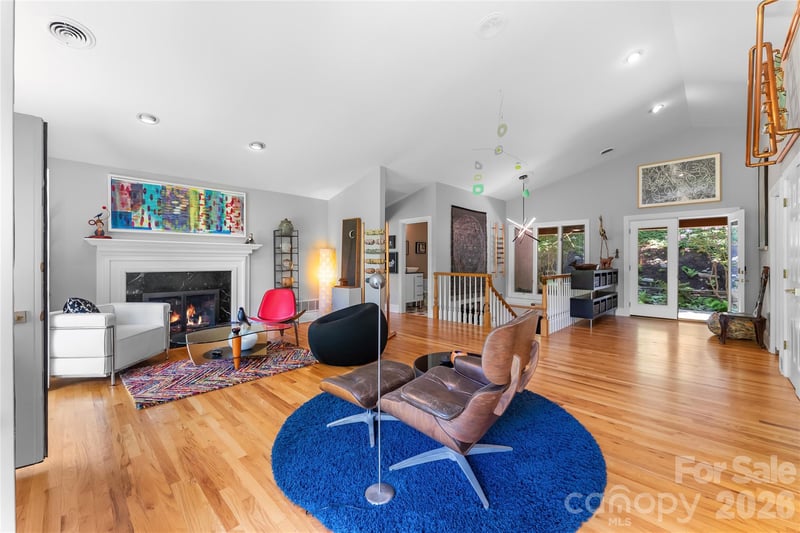 200 Robinhood Rd, Asheville, NC 28804