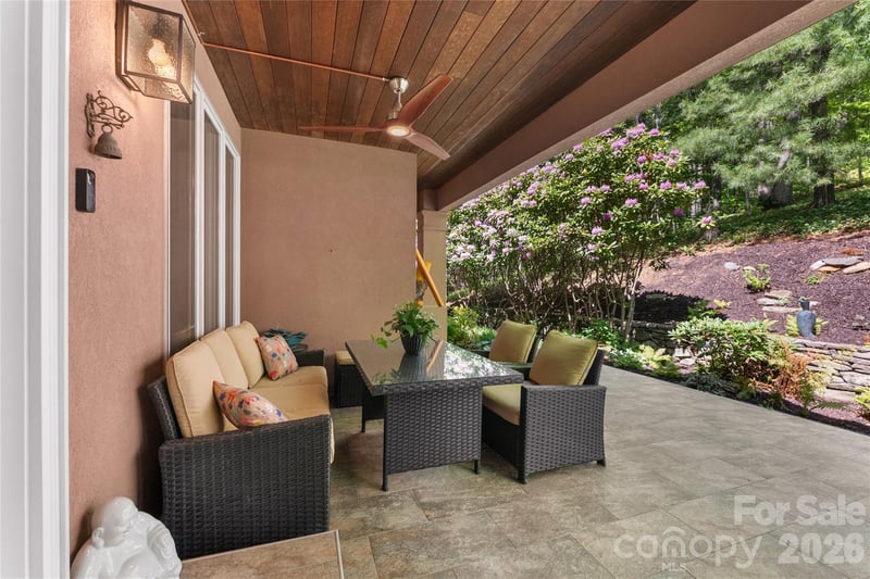 200 Robinhood Rd, Asheville, NC 28804
