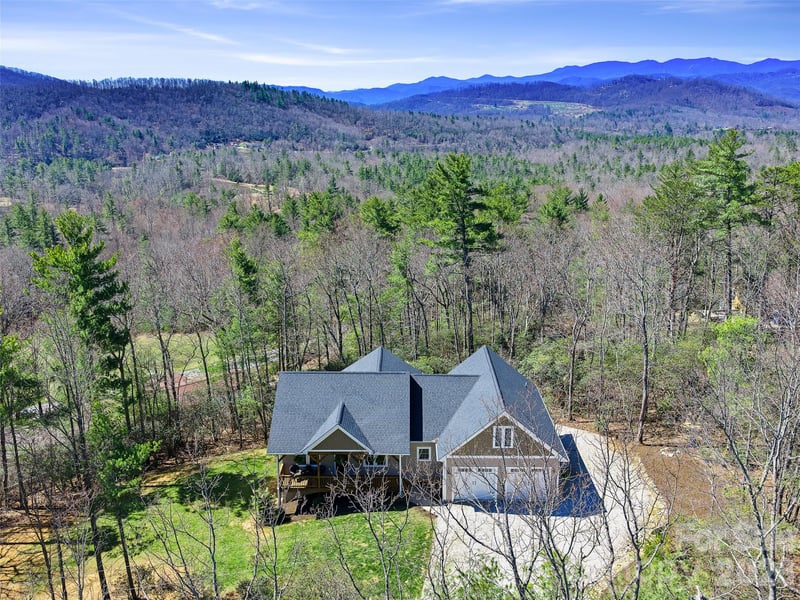 111 Wipprecht Dr, Spruce Pine, NC 28777
