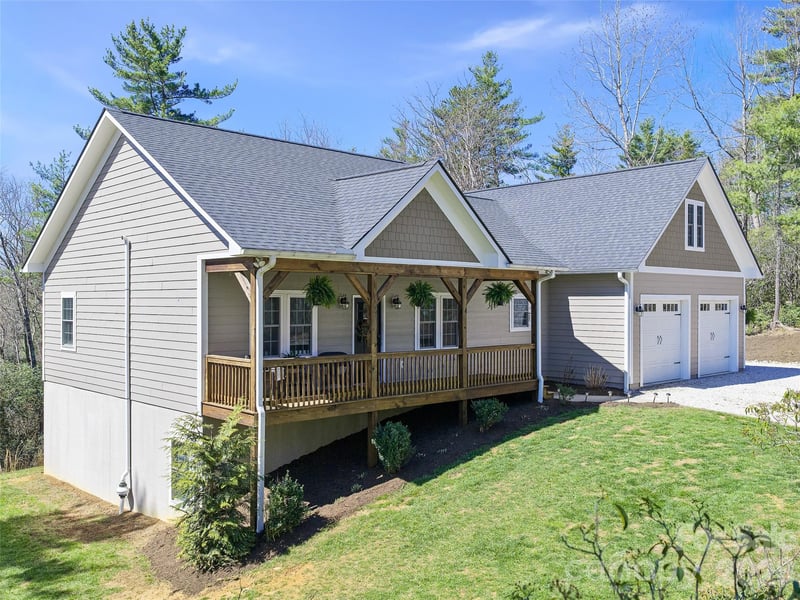 111 Wipprecht Dr, Spruce Pine, NC 28777