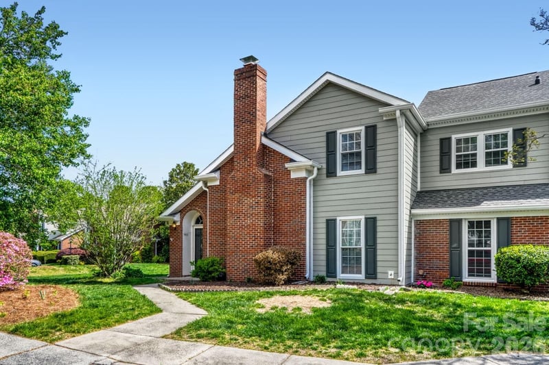 9411 Kings Falls Dr, Charlotte, NC 28210