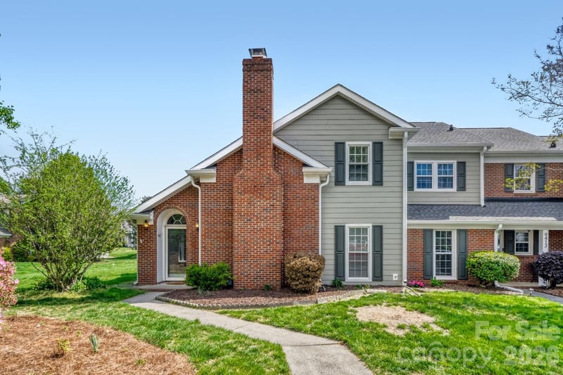9411 Kings Falls Dr, Charlotte, NC 28210