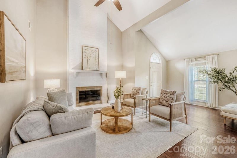 9411 Kings Falls Dr, Charlotte, NC 28210