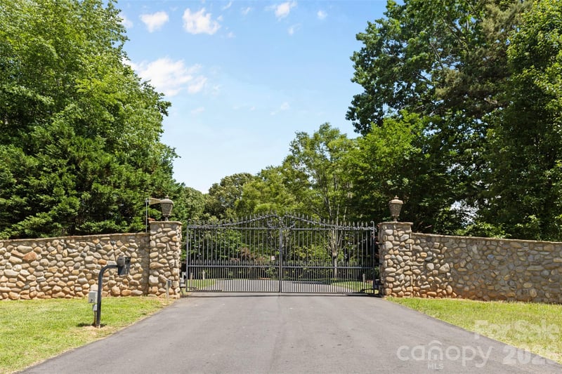 1405 Saratoga Woods Dr, Waxhaw, NC 28173