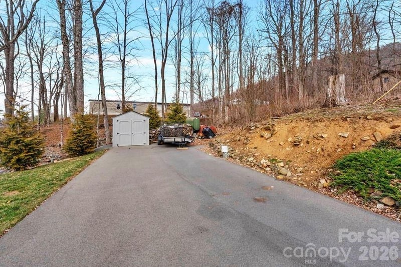 11974 Us Highway 421 Hw, Zionville, NC 28698