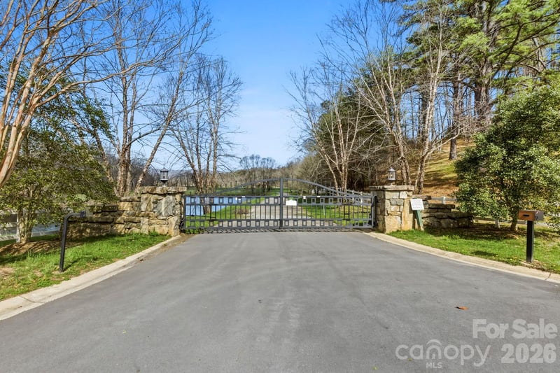 27 Falling Star Ct, Fletcher, NC 28732