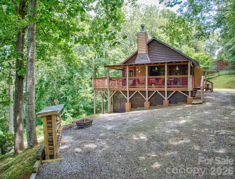 612 Whispering Winds Rd, Waynesville, NC 28785
