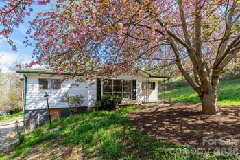 135 Sardis Dr, Asheville, NC 28806