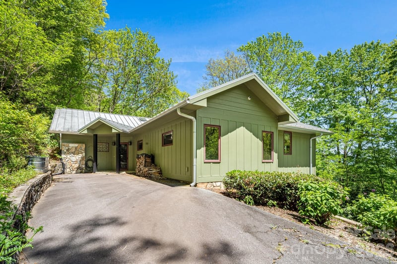 1760 Winding Creek Dr, Waynesville, NC 28786