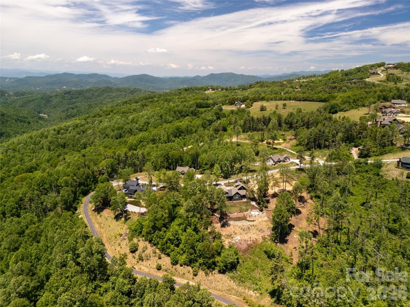 189 Dancing Bear Dr, Hendersonville, NC 28792