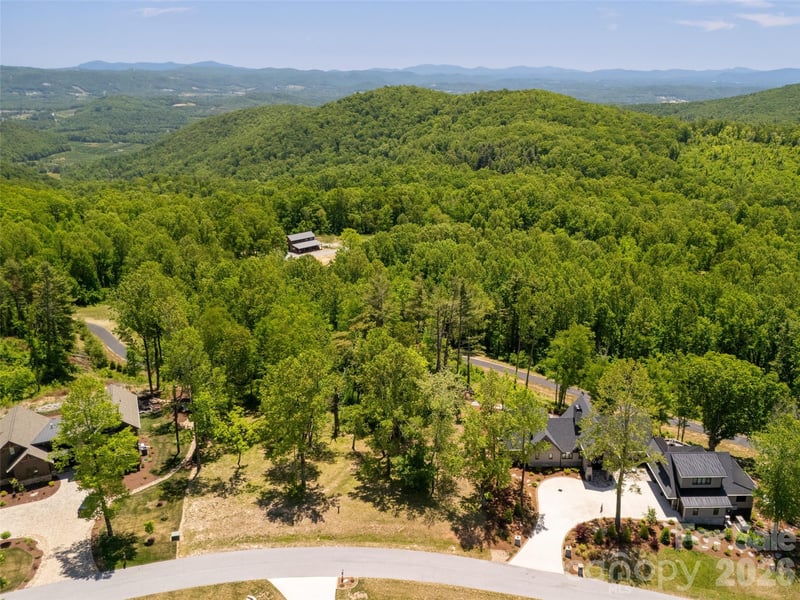189 Dancing Bear Dr, Hendersonville, NC 28792