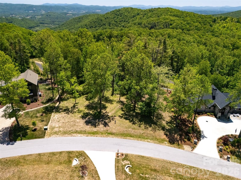 189 Dancing Bear Dr, Hendersonville, NC 28792
