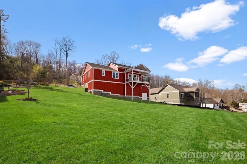 68 Carrie Dr, Hendersonville, NC 28792