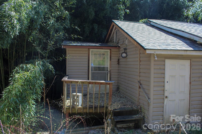 1293 Lake Logan Rd, Canton, NC 28716