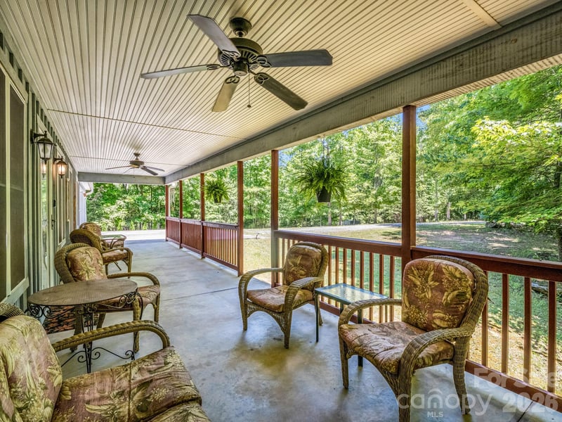 144 Old Homeplace Ln, Mills River, NC 28759