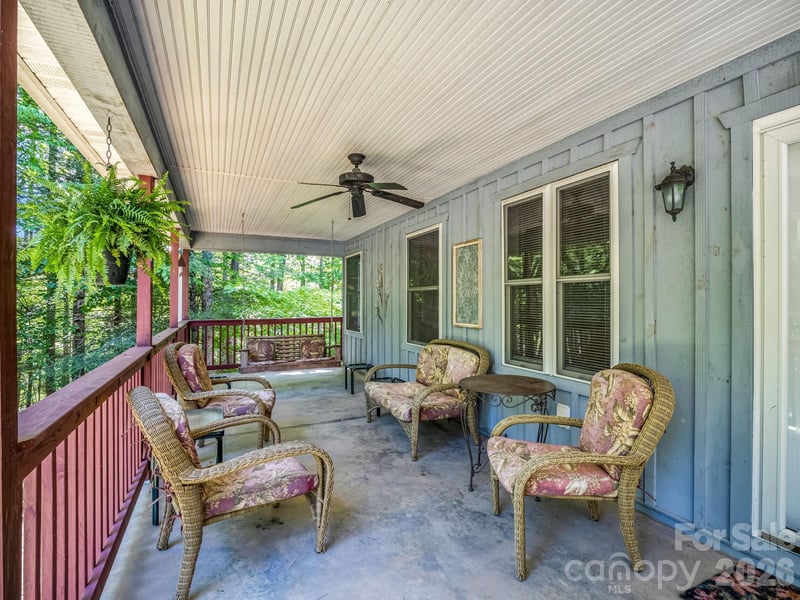 144 Old Homeplace Ln, Mills River, NC 28759