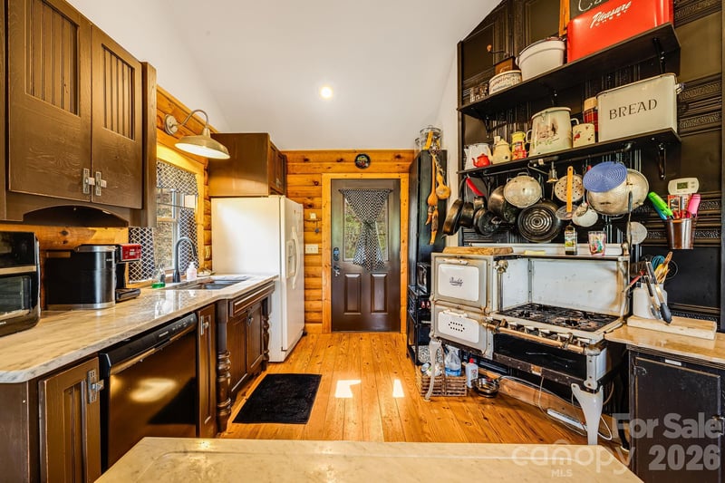 409 Hamlet Dr, Burnsville, NC 28714