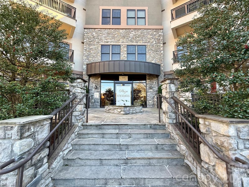 350 Allen St #303, Hendersonville, NC 28792
