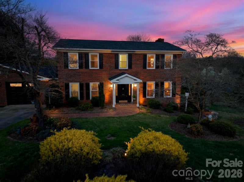 885 Beverly Cir, Lenoir, NC 28645