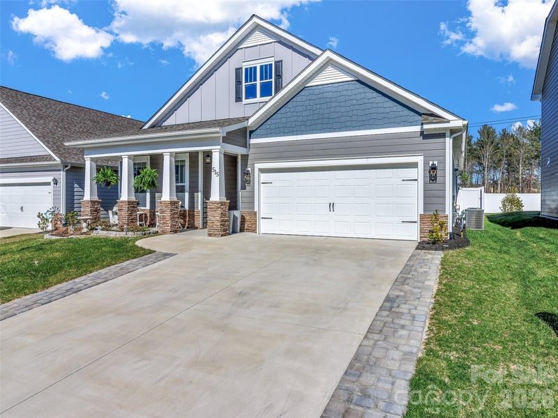 515 Fox Cove Rd, Hendersonville, NC 28792