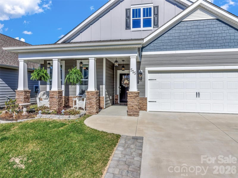 515 Fox Cove Rd, Hendersonville, NC 28792