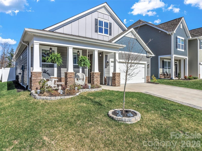 515 Fox Cove Rd, Hendersonville, NC 28792