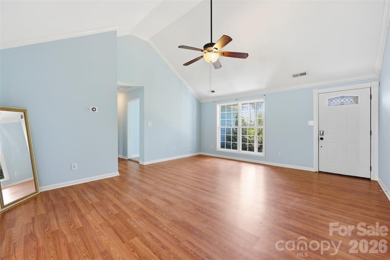 106 Chinaberry Ct, Gastonia, NC 28052