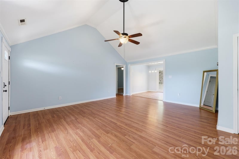 106 Chinaberry Ct, Gastonia, NC 28052