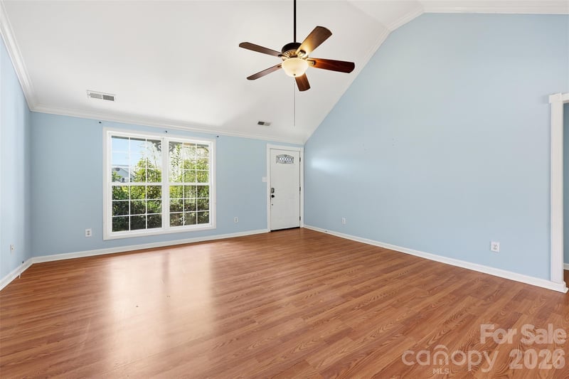 106 Chinaberry Ct, Gastonia, NC 28052