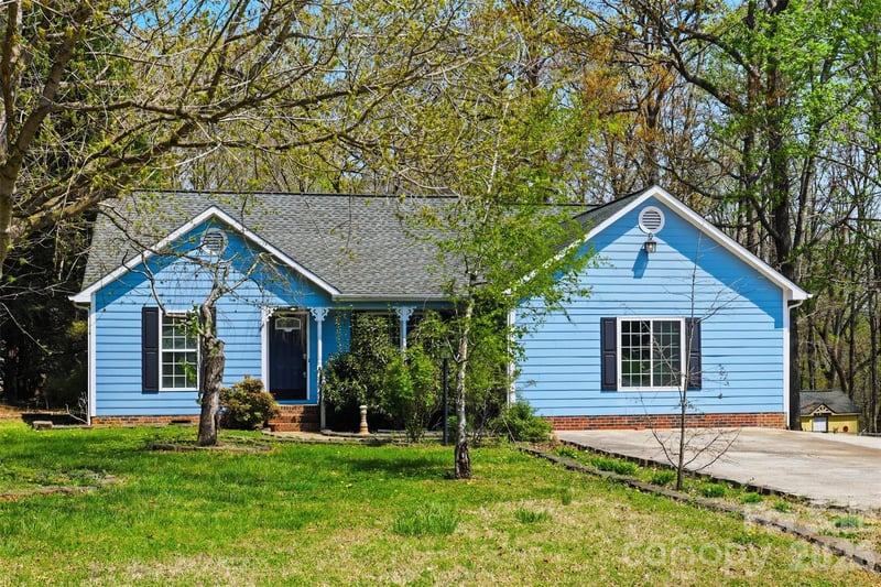 106 Chinaberry Ct, Gastonia, NC 28052