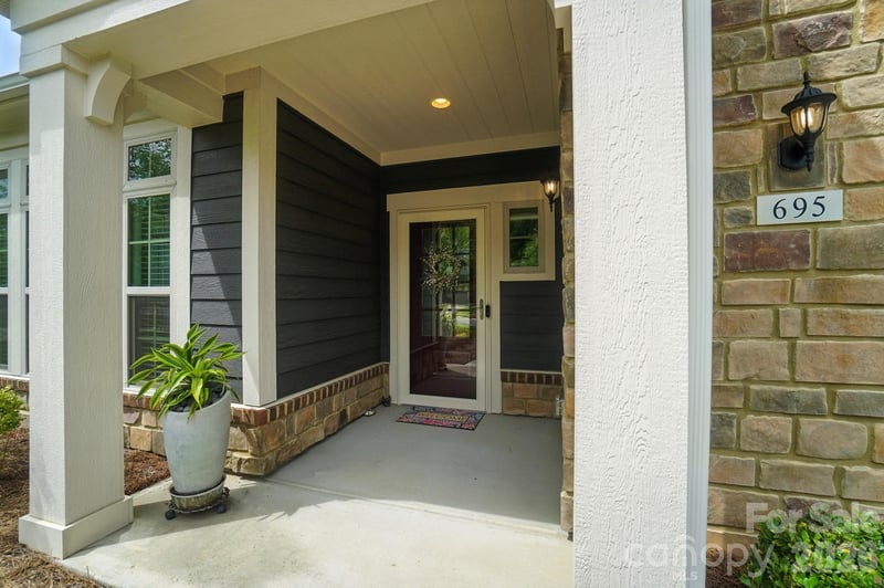 695 Poplar View Dr, Concord, NC 28027