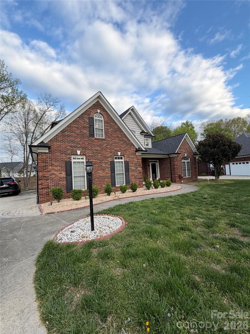 7901 Tottenham Dr, Harrisburg, NC 28075