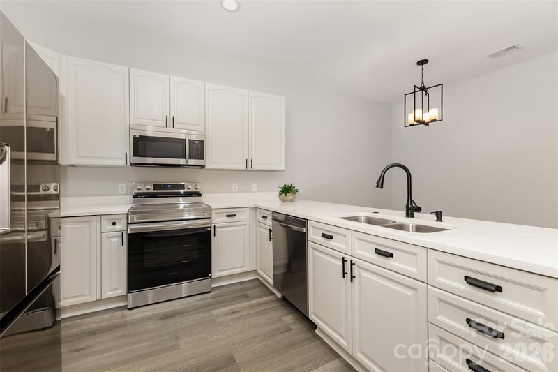 6204 Half Dome Dr, Charlotte, NC 28269