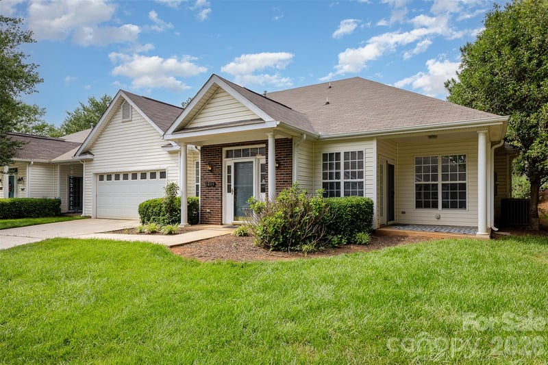 6204 Half Dome Dr, Charlotte, NC 28269