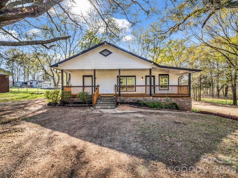 109 Nc 120 Hw, Mooresboro, NC 28114