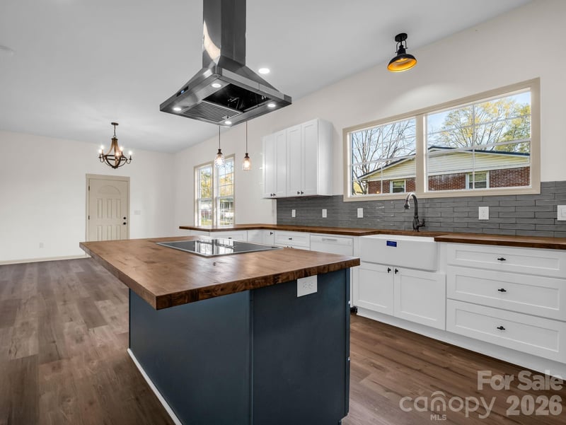 109 Nc 120 Hw, Mooresboro, NC 28114