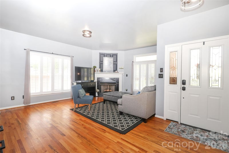 7982 King Arthurs Ct, Denver, NC 28037