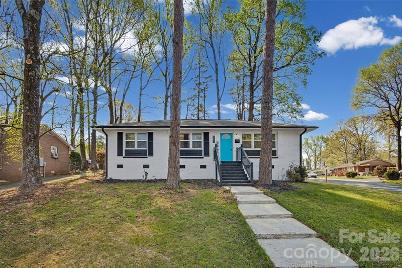 553 Derrydowne Dr, Charlotte, NC 28213