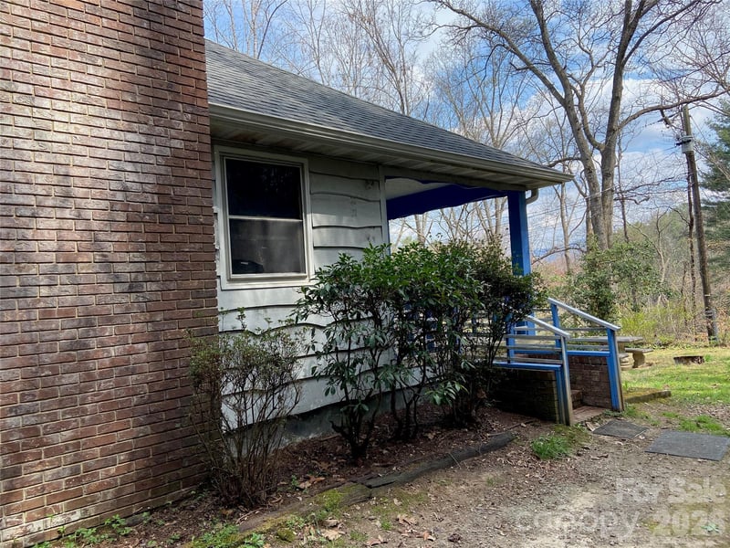 23 Old Farm School Rd, Asheville, NC 28805