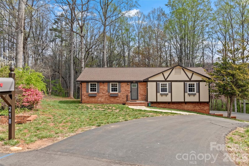 218 Misty Ct, King, NC 27021