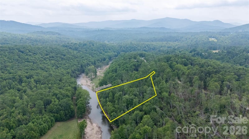 000 Vaughn Rd, Spruce Pine, NC 28777