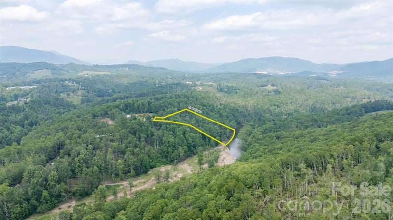000 Vaughn Rd, Spruce Pine, NC 28777