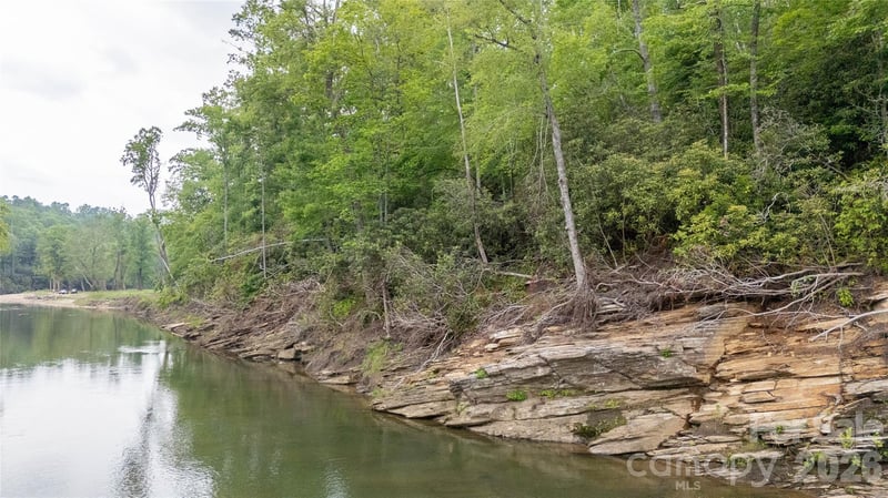 000 Vaughn Rd, Spruce Pine, NC 28777