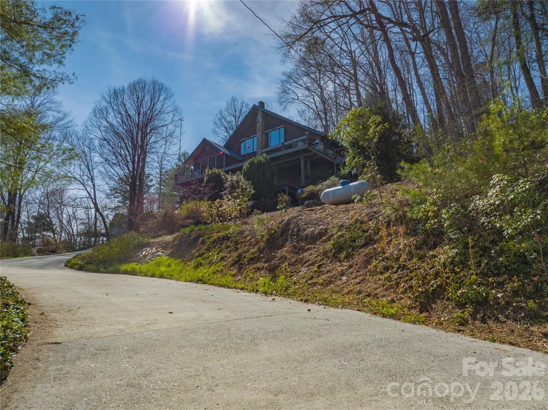 369 Deals Gap Rd, Robbinsville, NC 28771