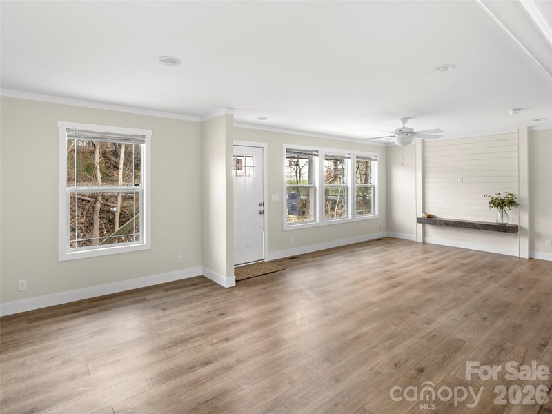 2095 Emmas Grove Rd, Fairview, NC 28730