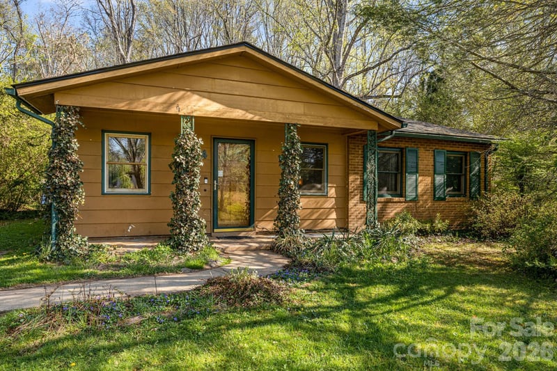 34 Tipperary Dr, Asheville, NC 28806