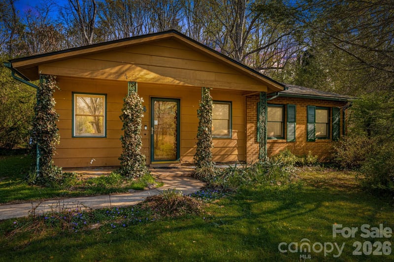 34 Tipperary Dr, Asheville, NC 28806