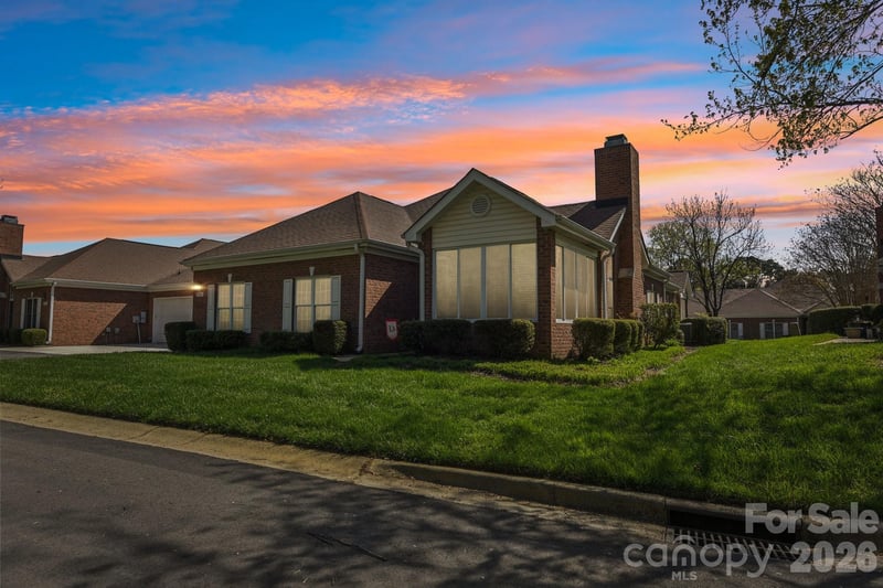 10816 Willow Crossing Dr, Charlotte, NC 28210