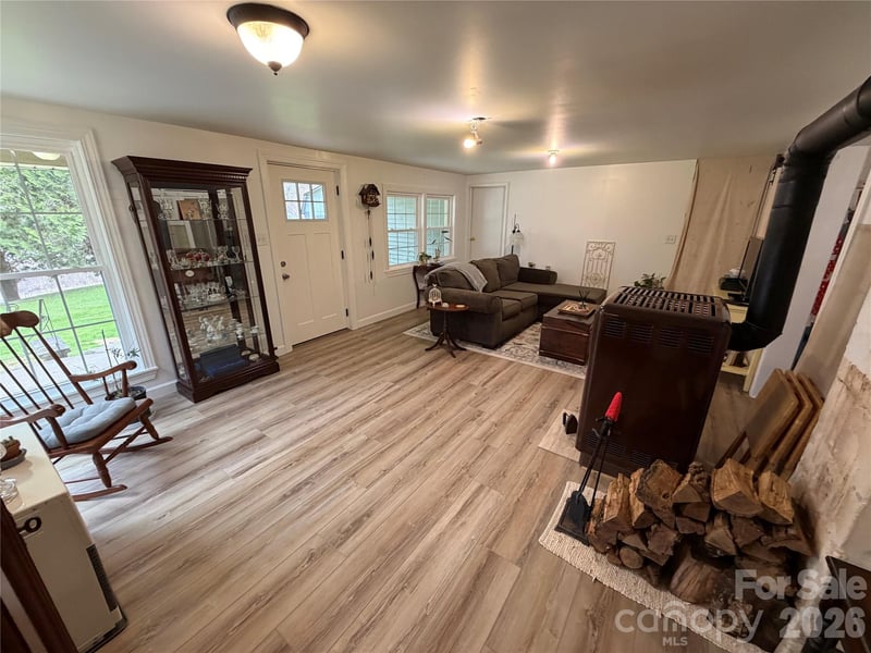 658 Upper Hanging Rock Rd, Spruce Pine, NC 28777